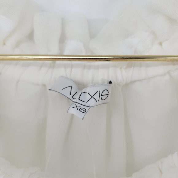 Alexis Ashton Top Sheer Ruffled Off Shoulder in White Size XS NWT - Picture 3 of 7